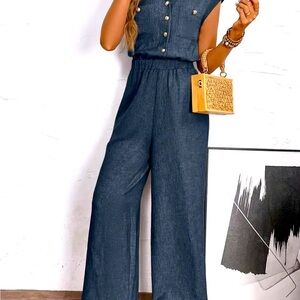 Elegant lightweight Jumpsuit with silver buttons